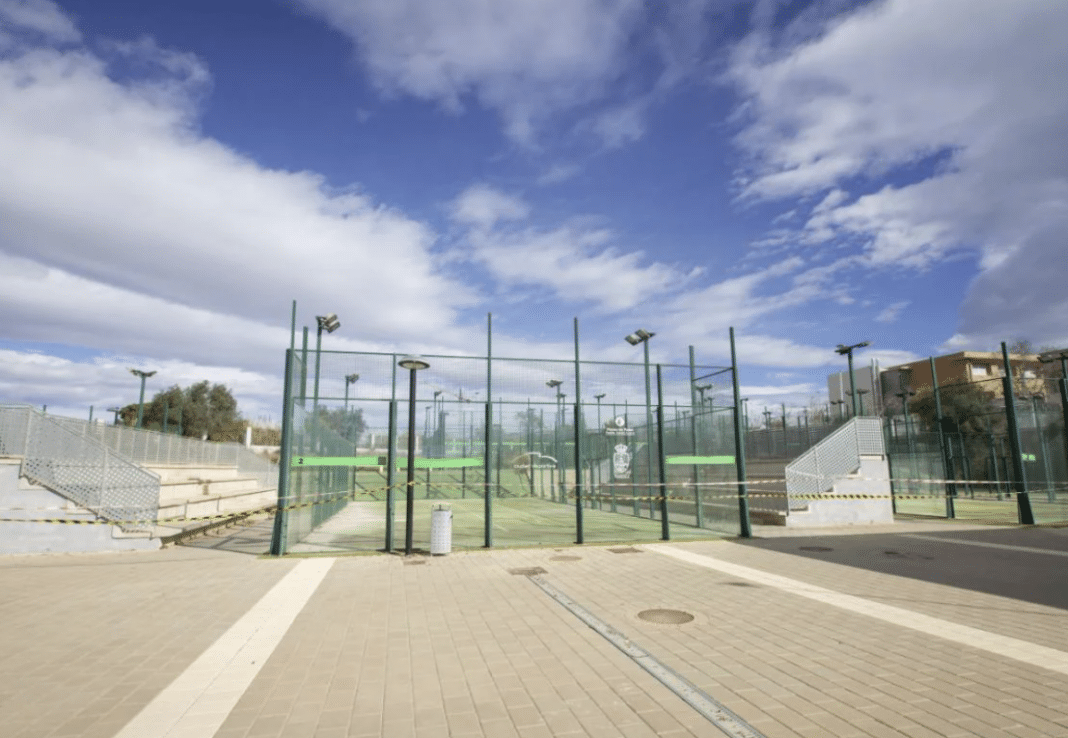 Torrevieja continues its ambitious sports investment programme. Following the recent opening of the La Mata Pavilion and the reopening of the renovated Nelson Mandela Stadium, the city is now focusing on upgrading the racket area of the Sports City.