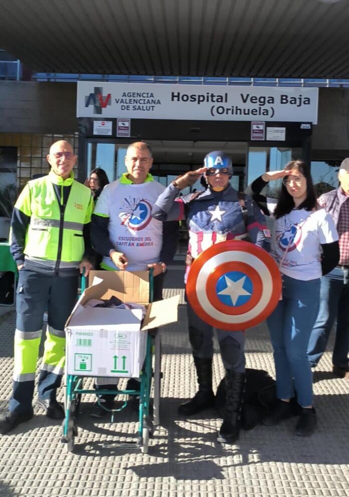 Captain America has been visiting pediatric units in over ten hospitals across Alicante in the lead-up to Christmas