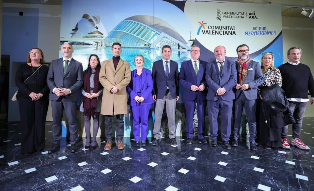 The tourism industry in the Valencian Community represents more than 16% of the GDP, employs more than 300,000 people, generates revenues of more than 20 billion euros and contributes more than 4 billion euros in taxes.