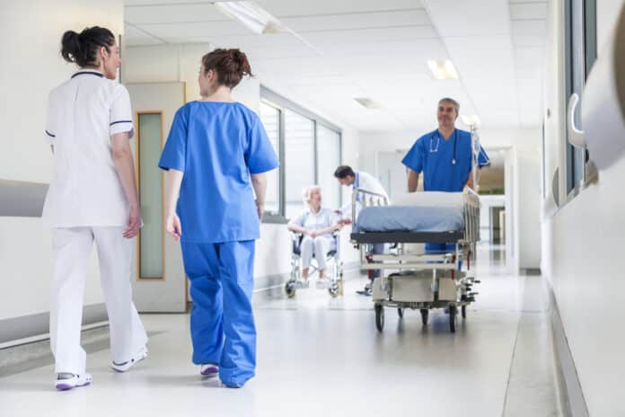 Preliminary data from the report highlight Alicante as the province with the lowest nurse-to-population ratio in the Valencian Community, standing at 4.78 nurses per 1,000 inhabitants.