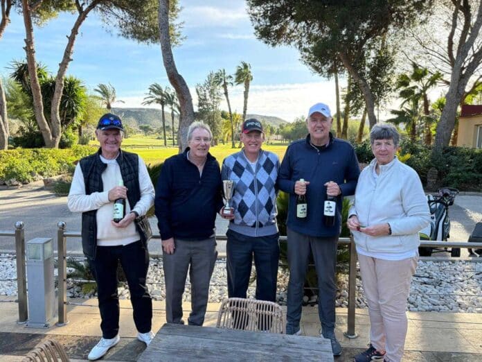 Photo attached of winners L-R, Jeff Wisniewski 2s winner, Iain Lyall Trophy winner, Alan Craig Captain, Peter Mills 3rd place, Sue Lyall runner up.