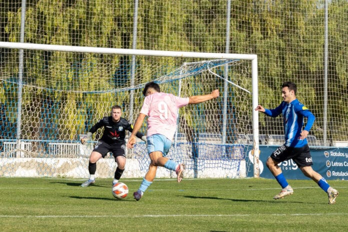 There were 5 red cards in this local derby match