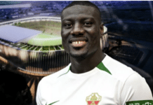 Elche-speler Bambo Diaby geconfronteerd met racistisch misbruik bij Sporting Gijón Voormalig verdediger van Preston North End en Sheffield Wednesday Bambo Diaby heeft het racistische misbruik dat aan zijn adres werd gericht tijdens de Segunda División-wedstrijd van Elche tegen Sporting Gijón veroordeeld.