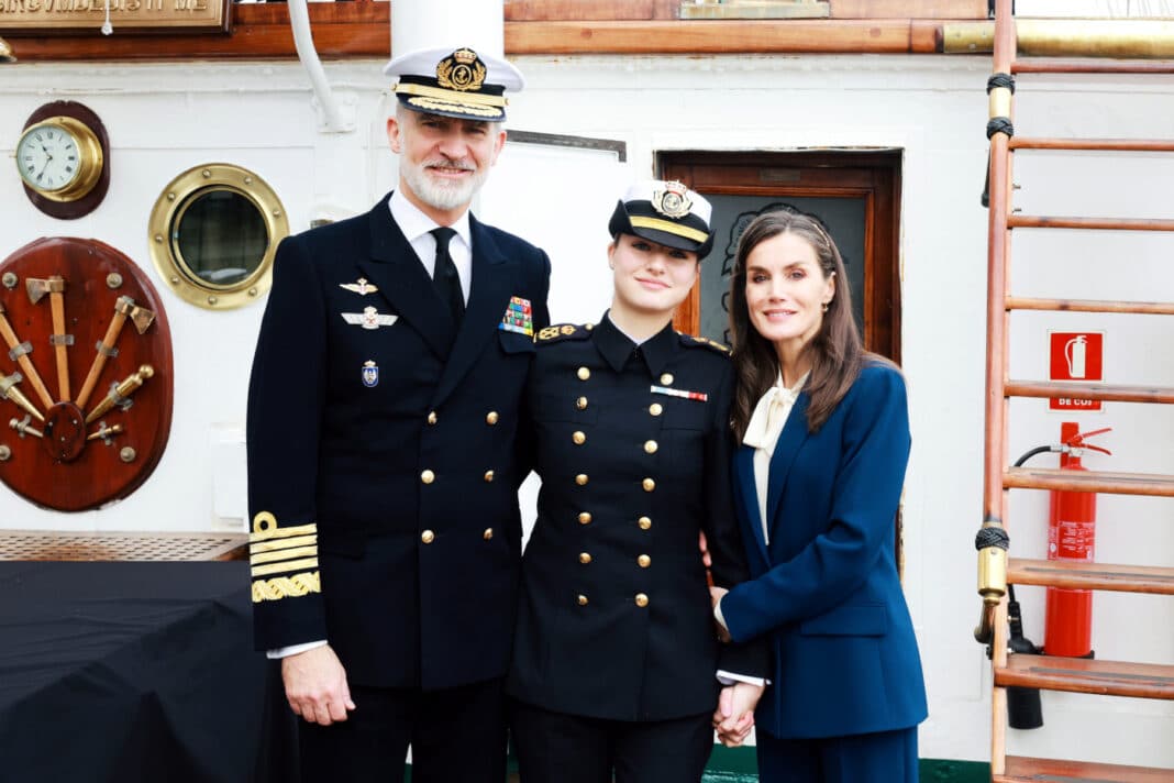 Their Majesties the King and Queen saying farewell to their daughter, Her Royal Highness the Princess of Asturias on the Training Ship Juan Sebastián de Elcano