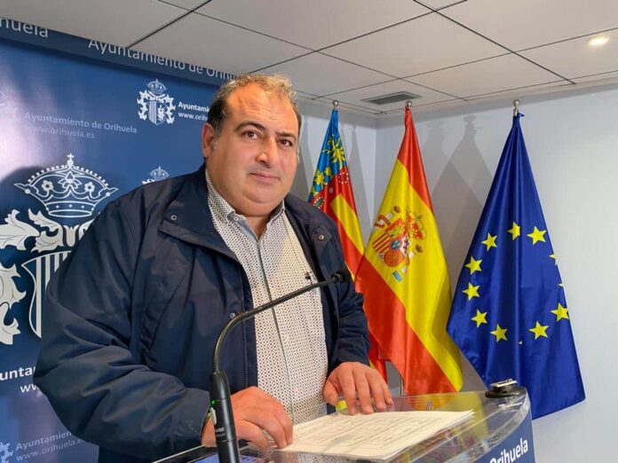 The Prosecutor’s Office has accused former Orihuela councillor Ángel Noguera (Ciudadanos) of administrative prevarication for deliberately blocking the payment of invoices to a road maintenance contractor.