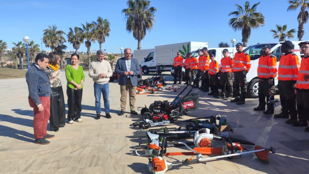 The official presentation of the new fleet and equipment took place at Playa Flamenca.