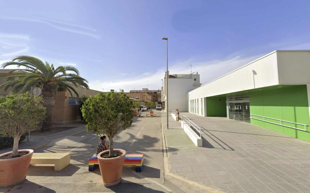 The proposed project involves constructing a new structure that will connect both centres, allowing for seamless access for patients and healthcare professionals while consolidating services.