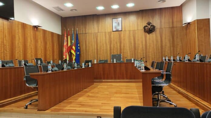 The "Return Ticket" motion, proposed by Vox, aimed to deport individuals residing in the region without proper documentation