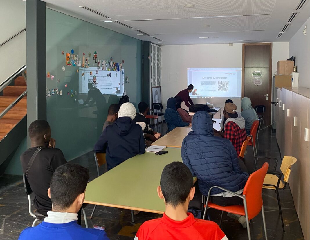 The 5-hour sessions covered three main modules: digital tools to improve employability, digital tools for online administrative tasks, and activities with Ticgo Migrants