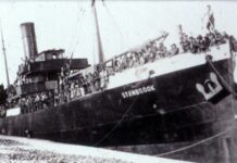 « Alicante : la porte de l’exil – 86 ans après le Stanbrook. Plus de cinquante personnes ont assisté à la cérémonie, où deux déclarations ont été lues, soulignant que la fin de la guerre « n'a pas apporté la paix, mais la victoire ».