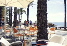 Torrevieja zaostrza przepisy dotyczące tarasów, nakładając grzywny do 4,000 euro Rada miasta Torrevieja zaczęła egzekwować przepisy mające na celu ograniczenie ilości przestrzeni publicznej, jaką mogą zajmować lokalne bary i restauracje ze swoimi tarasami wzdłuż nadmorskiej promenady.