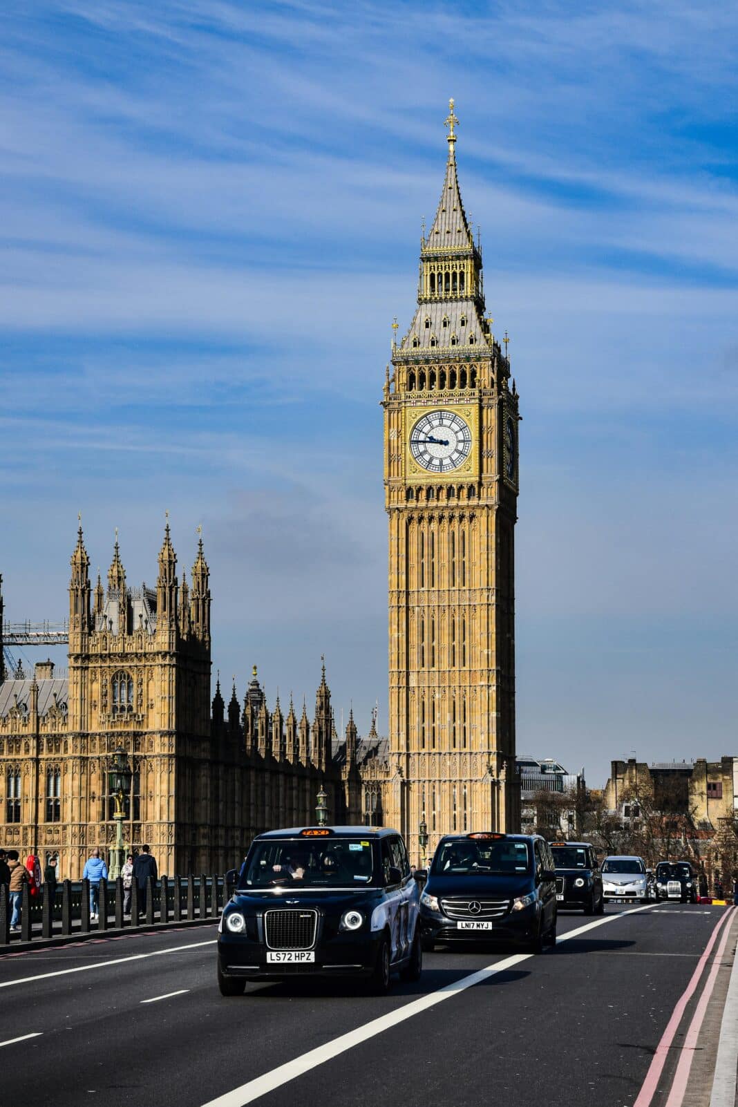 This article will explore how choosing the right vehicles can benefit your business and how to make informed decisions.