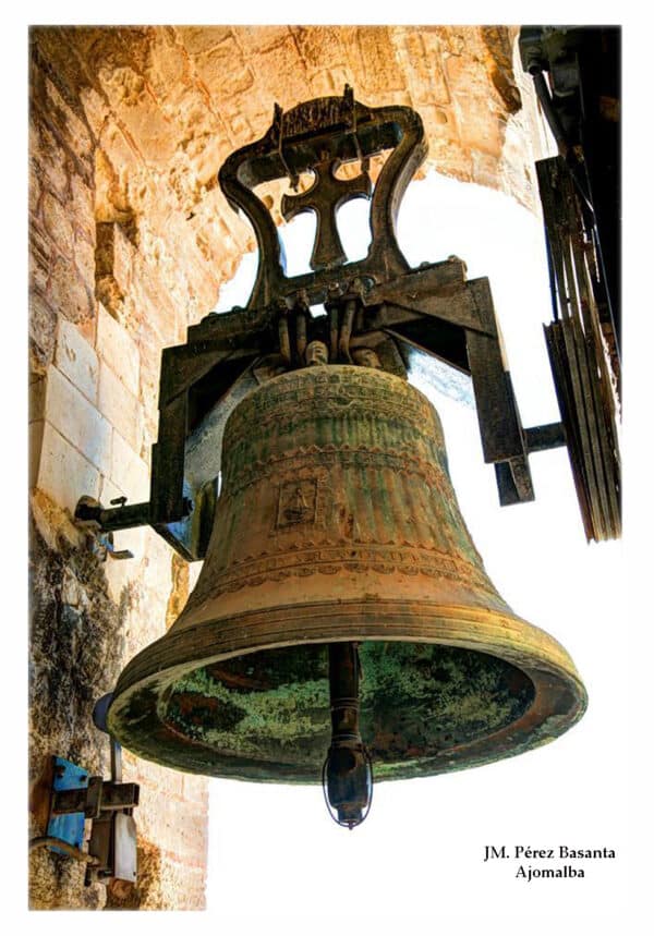 El problema no es nuevo: en 2020, parte del techo de la sacristía de la misma iglesia se derrumbó, y la Iglesia de San Agustín permanece cerrada durante décadas debido a riesgos estructurales.