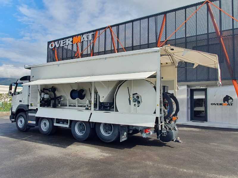Liquid screed machine One of the most innovative tools in flooring and screeding applications is the liquid screed machine.