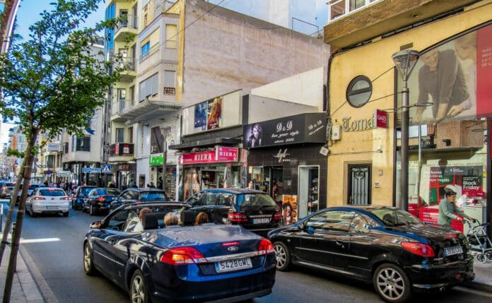 Torrevieja’s relaxed approach reflects a broader trend across Spain, where only around only 24 cities had formally declared their ZBEs, many in a minimal or non-punitive way.