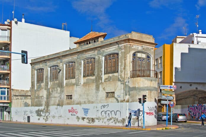 The Ice Factory, a building from the late 1920s, is a protected structure under the General Urban Development Plan.