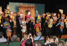 Espectáculo de títeres da vida a la historia para cientos de niños de Pilar Ponad 700 dzieci z lokalnego Centrum Dziennego i szkół podstawowych w Pilar de la Horadada obejrzało dziesięć przedstawień specjalnie dla nich zaprojektowanych