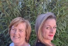 Las hermanas en espíritu brillan en Akt siostry Bev (Siostra Lazarus) i Lianne (Siostra Patrick) od wielu lat zachwycają publiczność w grupie teatralnej Studio 32. Teraz przyjmują kontrastujące role w naszej najnowszej produkcji, Sister Act.