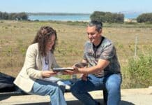 « Parmi les flamants roses » : un aperçu saisisant de la faune cachée de Torrevieja Презентація книги відбулася 24 квітня, поблизу природного середовища існування цих елегантних птахів, у лісовому будиночку в природному парку Ла-Мата.