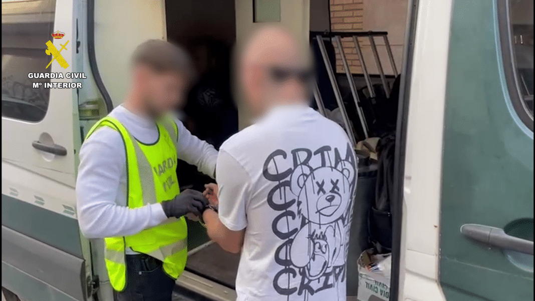 Gli agenti della Guardia hanno condotto otto raid nelle città di Torrevieja, Orihuela Costa, Guardamar del Segura e Rojales