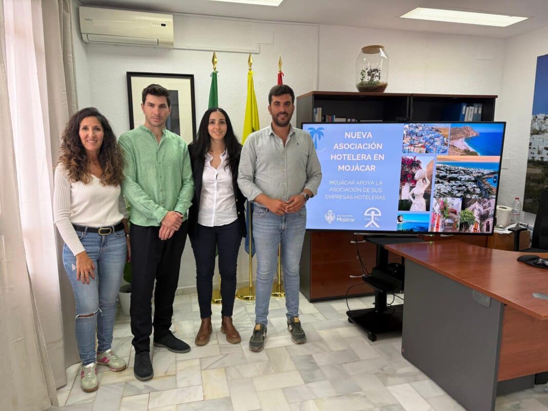 Este esfuerzo coordinado entre los líderes empresariales locales y las instituciones municipales es parte de una visión más amplia: posicionar a Mojácar como un destino moderno, sostenible y competitivo.