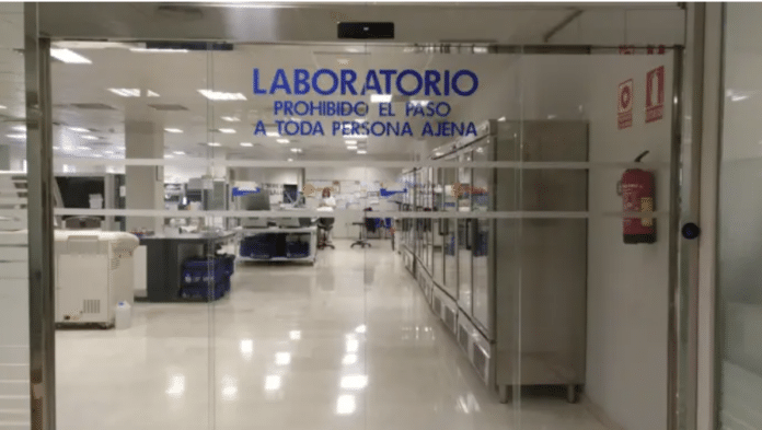 Back in January 2025, the TSJ ruled that the dismissal of 35 lab professionals was unlawful, ordering their reinstatement.