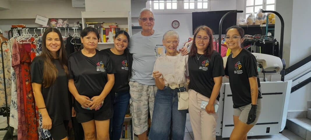 Fundraisers David and Lorraine Whitney were delighted to receive a generous €500 donation on behalf of the local charity they support, Donacions Torrevieja Alredores.