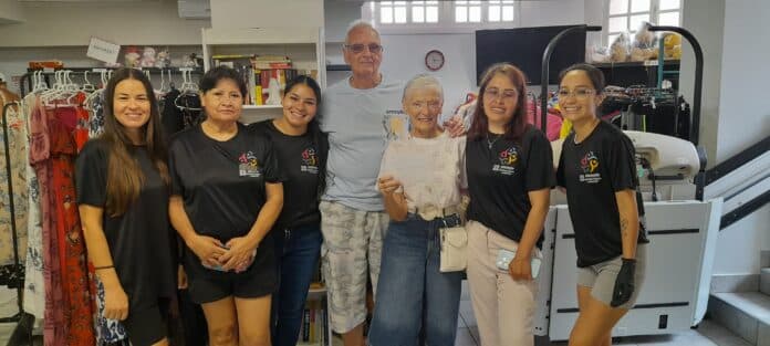 Fundraisers David and Lorraine Whitney were delighted to receive a generous €500 donation on behalf of the local charity they support, Donacions Torrevieja Alredores.