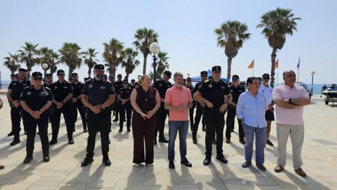 Unidos Por La Costa, un grupo de defensa local, criticó públicamente la reducción, calificándola inaceptable dados los crecientes desafíos de seguridad del área costera.