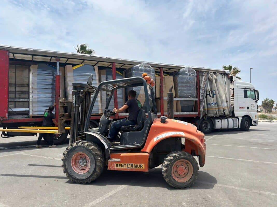 In recent years, Orihuela Costa has frequently lagged behind in municipal services compared to the urban centre of Orihuela, with waste management being one of the most visible and persistent issues.