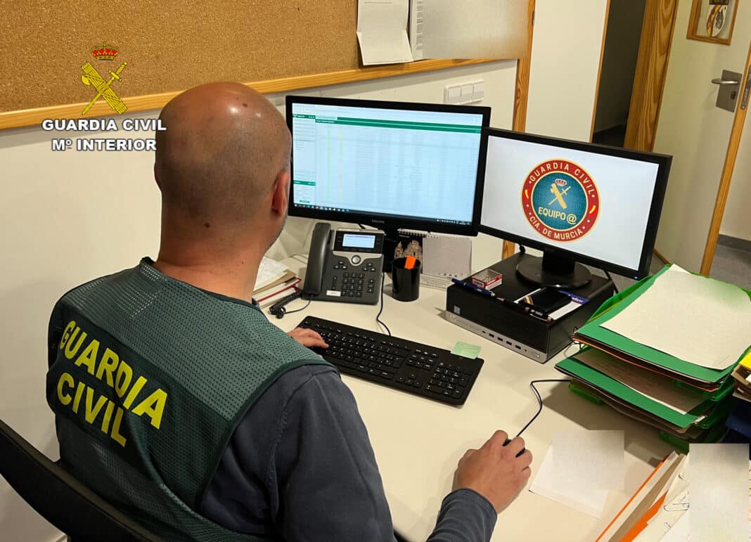 Ein 20-jähriger Mann wurde in Murcia verhaftet, nachdem er eine erschreckende Schikanierungskampagne gegen seine Ex-Freundin gestartet und sie mit über 150 anonymen Telefonanrufen bombardiert hatte.