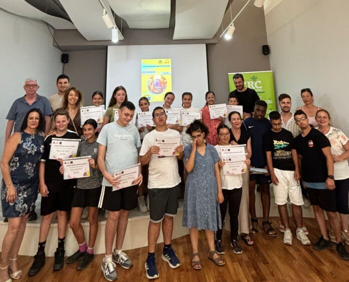 premia 1 Uroczystość zakończyła się grupowym zdjęciem i symbolicznym przekazaniem wydrukowanych egzemplarzy zwycięskiej historii w kategorii indywidualnej.