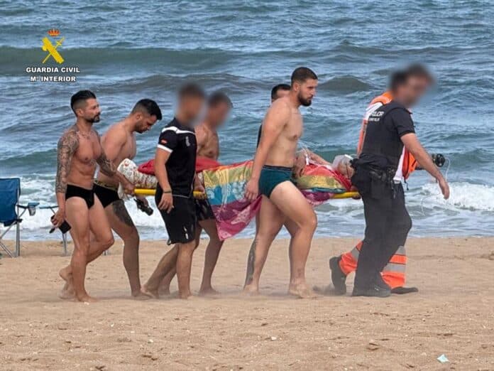 What could have ended in tragedy became a story of bravery and swift action yesterday morning, thanks to the courage of four Civil Guard officers stationed in Torrevieja.