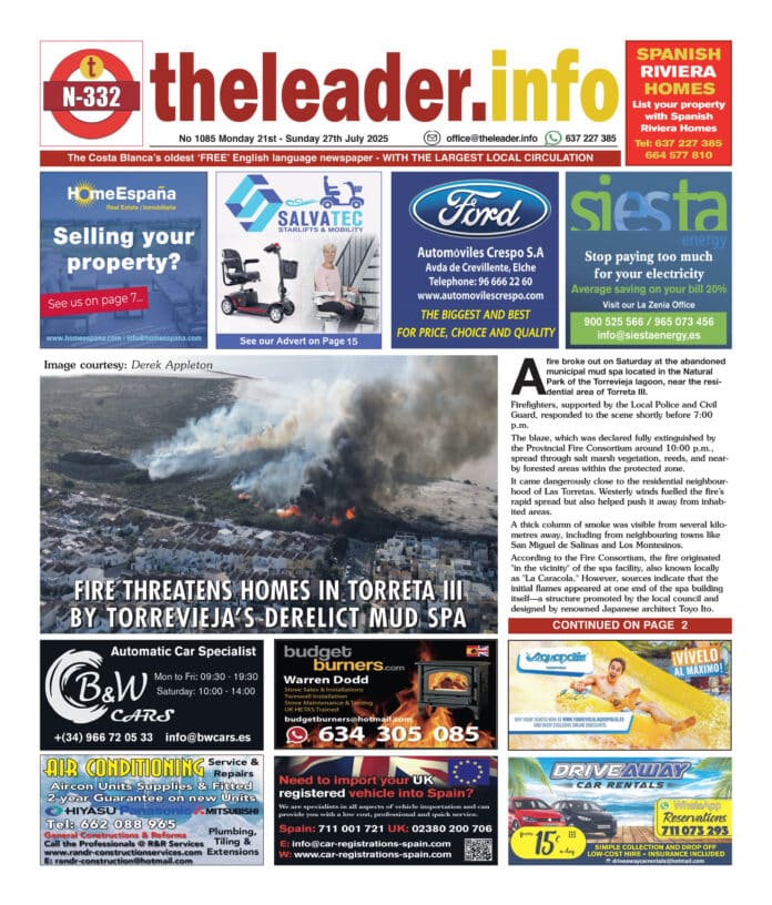 Un incendio se declaró este sábado en el balneario municipal de lodos abandonado situado en el Parque Natural de la laguna de Torrevieja, cerca de la urbanización Torreta III.