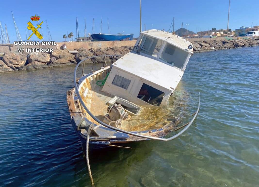 Según los funcionarios, estos abandonos violan varias leyes clave de seguridad marítima y protección del medio ambiente.