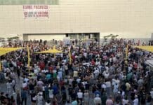 Gra w obwinianie migrantów napędzana dezinformacją w mediach społecznościowych w czasie zamieszek w Torre Pacheco w Hiszpanii Ratusz zorganizował publiczne wydarzenie po ataku na Domingo, ale na oficjalnym plakacie nie wspomniano o imigracji. Zamiast tego wezwano do jedności „przeciwko niedawnym aktom przestępczym”, odrzucając próby powiązania incydentu z tożsamością etniczną lub narodową.