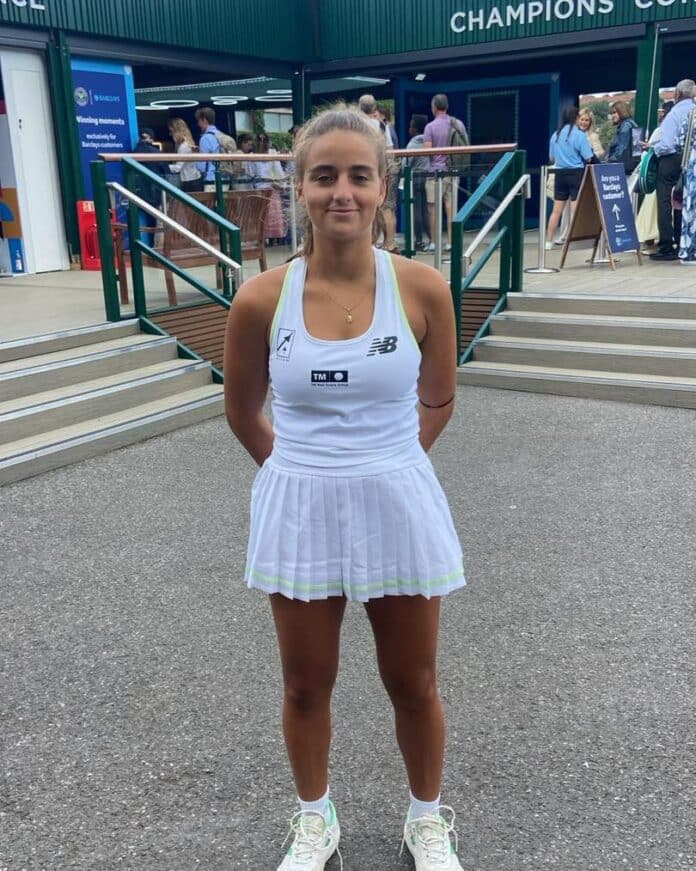 La actuación de Charo Esquiva en Wimbledon confirma su estatus como uno de los talentos jóvenes más prometedores de España