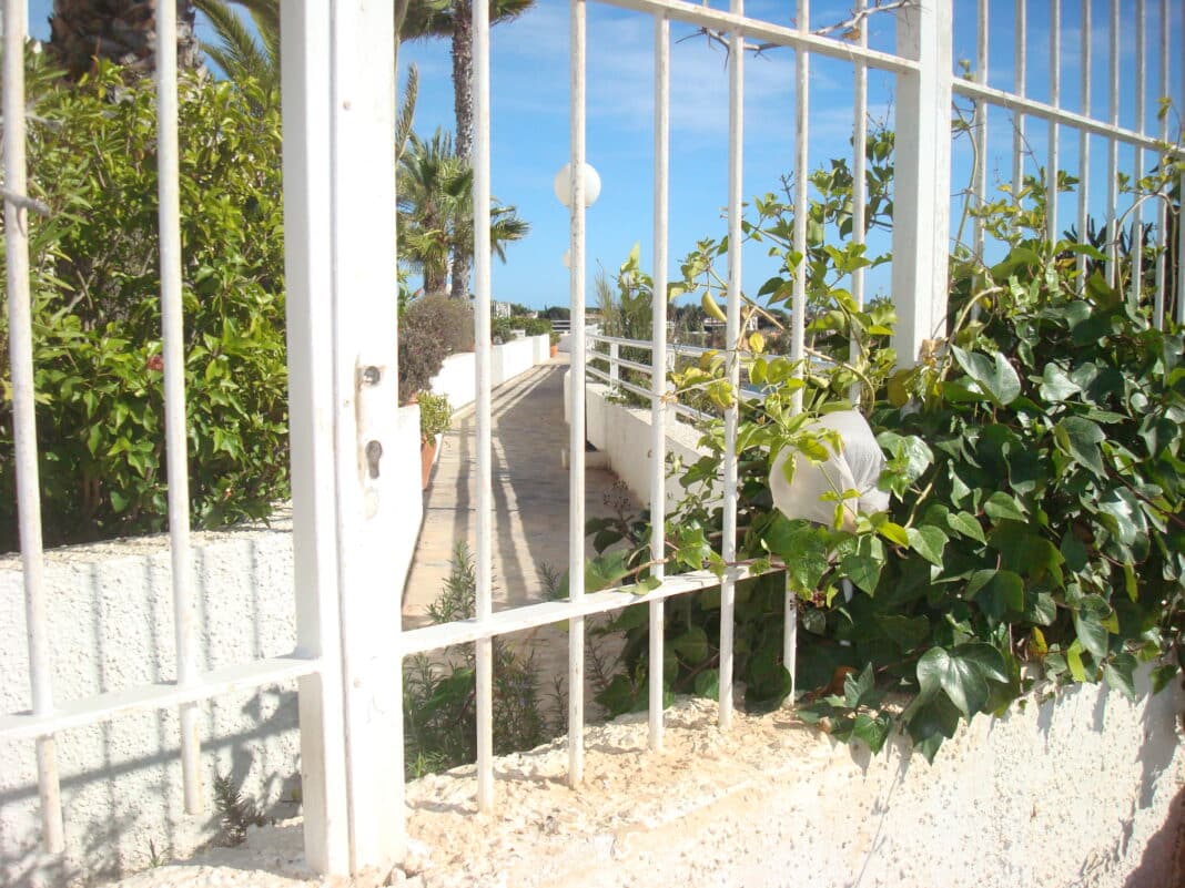 The Aguamarina promenade is a key development aimed at revitalizing Orihuela Costa’s coastline by providing improved public access, leisure areas, and scenic coastal walks.