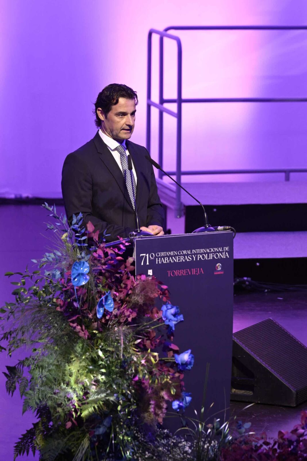 Amtseinführung von Eduardo Dolón Bürgermeister Eduardo Dolón eröffnete den diesjährigen Wettbewerb offiziell und bezeichnete ihn als den bedeutendsten Chorwettbewerb im Habanera-Genre.