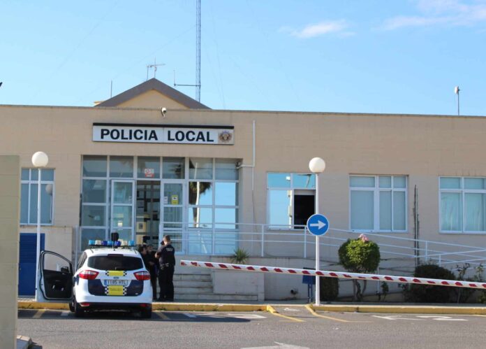 IMG_1341 Torrevieja bystyre vil investere 543,445 XNUMX euro i løpet av de neste fire og et halvt årene for å styrke sikkerheten i kommunale bygninger og arrangementer – outsourcing av tjenester som tradisjonelt ville vært underlagt det lokale politiets ansvar.