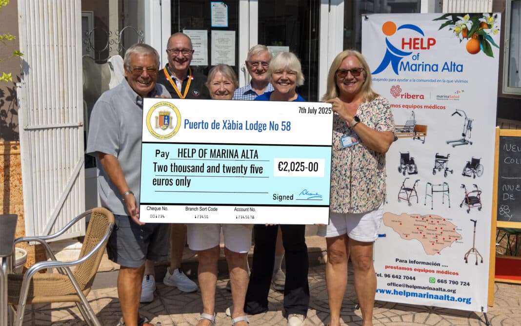 Puerto de Xàbia Lodge No. 58 has presented a donation of €2,025 to Help of Marina Alta, reinforcing the Freemasons’ longstanding commitment to charitable work.