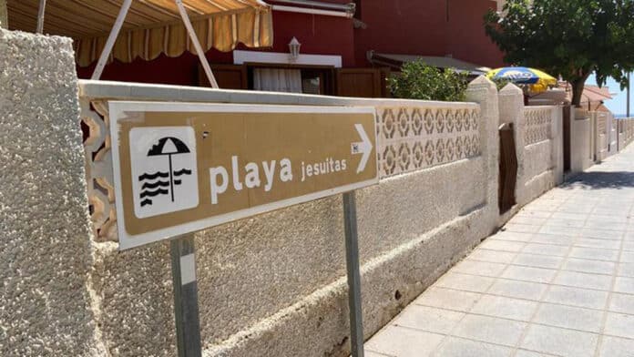 В результате стрельбы рано утром в среду в Пилар-де-ла-Орадада несовершеннолетний находится в критическом состоянии, а 18-летний мужчина госпитализирован. Оба получили огнестрельные ранения.