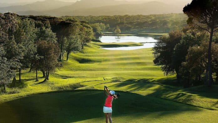 Camiral-feriestedet, tidligere kjent som PGA Catalunya, eies av den irske forretningsmannen Denis O'Brien.