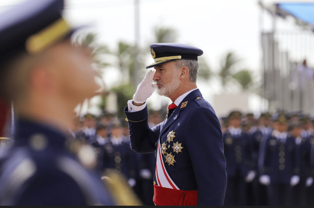 Kong Felipe VI ledet overrekkelsen til det 76. avgangskullet, som inkluderer 51 flypiloter, hvorav tre er kvinner.
