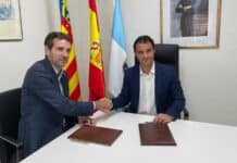 À Punt diffusera le gala de clôture du 71e concours de Habaneras de Torrevieja L'accord de collaboration a été officiellement signé aujourd'hui à la mairie de Torrevieja par le maire Eduardo Dolón et Vicente Ordaz, président d'À Punt.