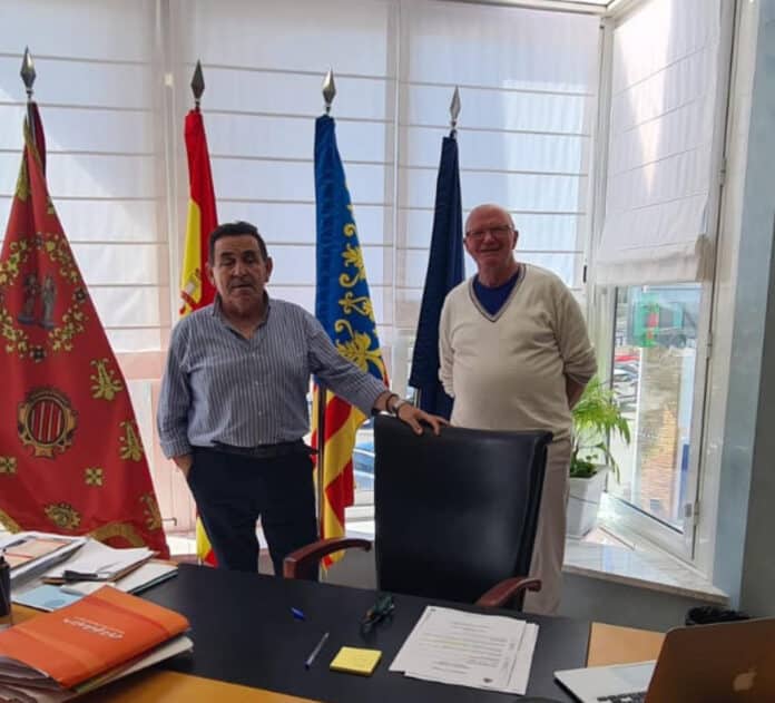 On Friday, June 27th, I had the pleasure of meeting with Sr. Manuel Mestre, Deputy Mayor and Councillor for the Coast, along with his advisor, Héctor.