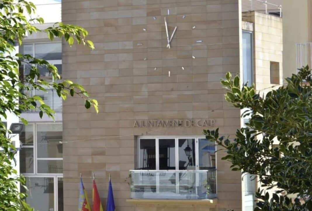 Council chiefs in Calp are fed up with staff pulling sickies — and now they’re bringing in security guards to spy on civil servants.