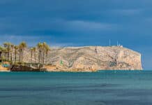 Hvorfor Javea er et fantastisk feriemål Javea er en av de best bevarte hemmelighetene på Costa Blanca, og mange turister velger de travlere feriestedene lenger langs kysten.