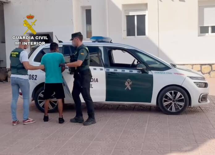 El arresto brinda alivio a los residentes del municipio, donde la serie de actos criminales había sacado una mezcla de espacios residenciales y sociales.