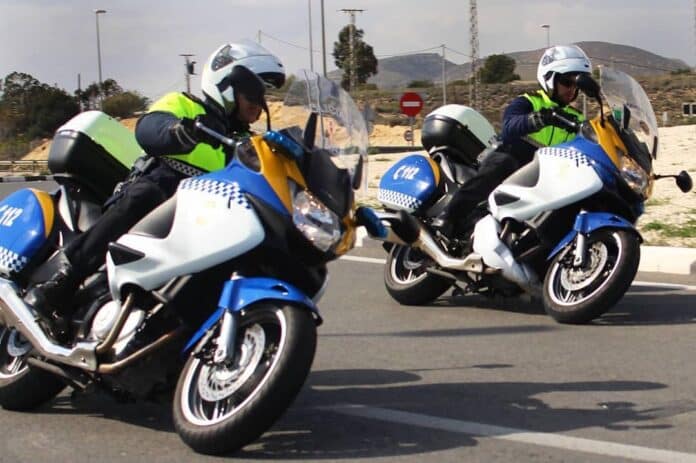 Rada Miasta Torrevieja zatwierdziła inwestycję w wysokości 160 000 euro na zakup dziesięciu skuterów, które zostaną wykorzystane przez pierwszy Korpus Agentów Mobilności. Mają one rozpocząć działalność na początku 2026 r.